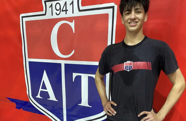 Imagen de Giovanni Petta, jugador de Handball de Talleres, fue convocado para el 'Desarrollo Futuro 2028'.