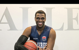 Imagen de Antonio Davis anot&oacute; 43 puntos y 27 rebotes para Talleres ante Echesortu.