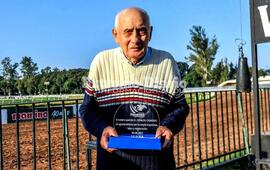 Imagen de Una vida de pasi&oacute;n por el turf rosarino: emotivo homenaje a Osvaldo "Radi" Casadidio