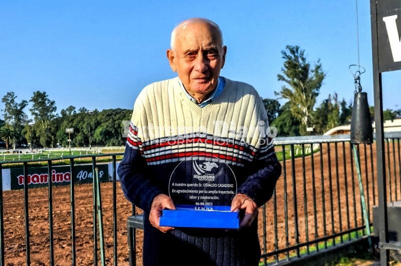 Imagen de Una vida de pasi&oacute;n por el turf rosarino: emotivo homenaje a Osvaldo "Radi" Casadidio