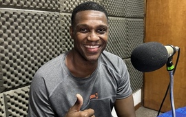 Imagen de Antonio Davis visit&oacute; Radio Extremo 106.9 y habl&oacute; sobre el b&aacute;squet de Talleres.