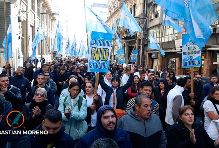 Imagen de Paro general: gremios rosarinos movilizaron en rechazo a las políticas de Milei