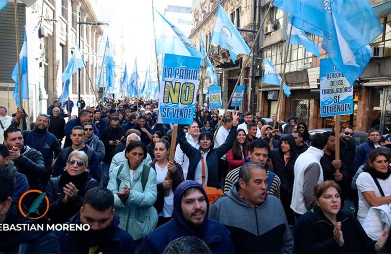 Imagen de Paro general: gremios rosarinos movilizaron en rechazo a las políticas de Milei