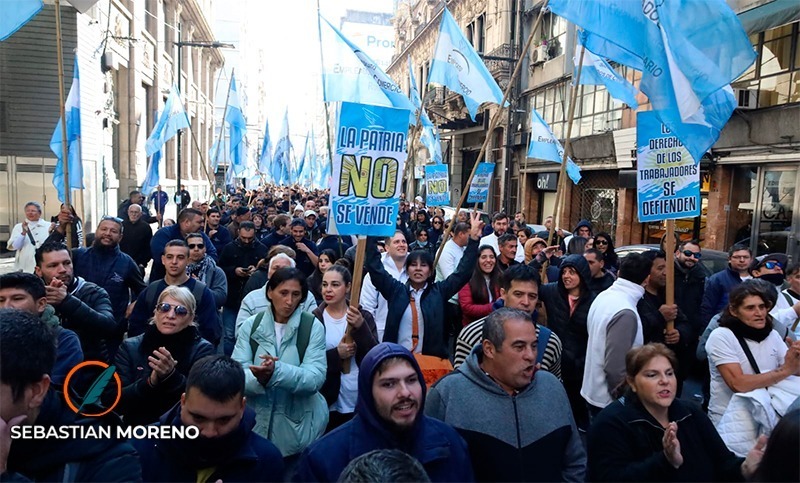 Imagen de Paro general: gremios rosarinos movilizaron en rechazo a las pol&iacute;ticas de Milei