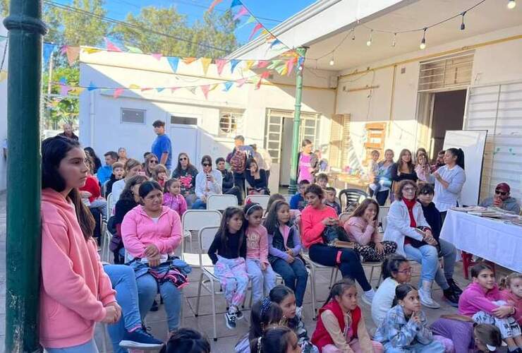 El espacio se llenó de familias y niños que acompañaron la actividad.