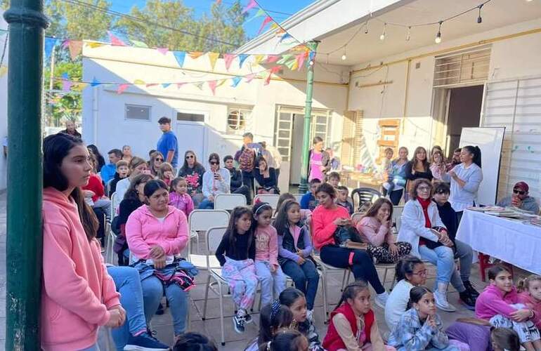 El espacio se llenó de familias y niños que acompañaron la actividad.