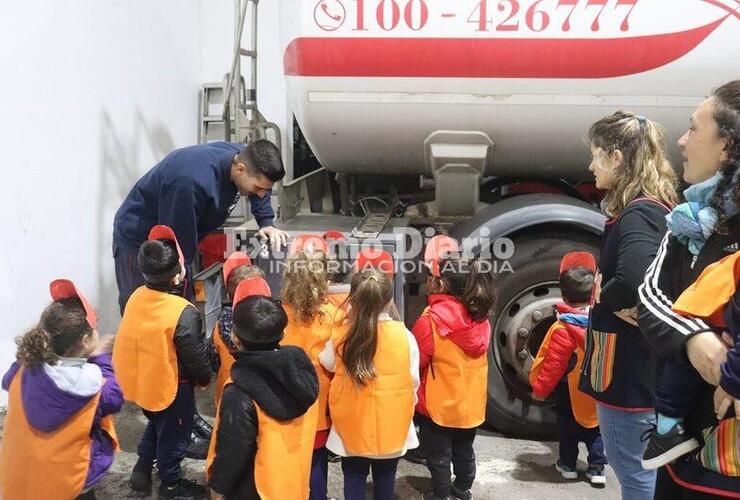 Imagen de El Centro de Cuidado Infantil visitó el cuartel de Bomberos