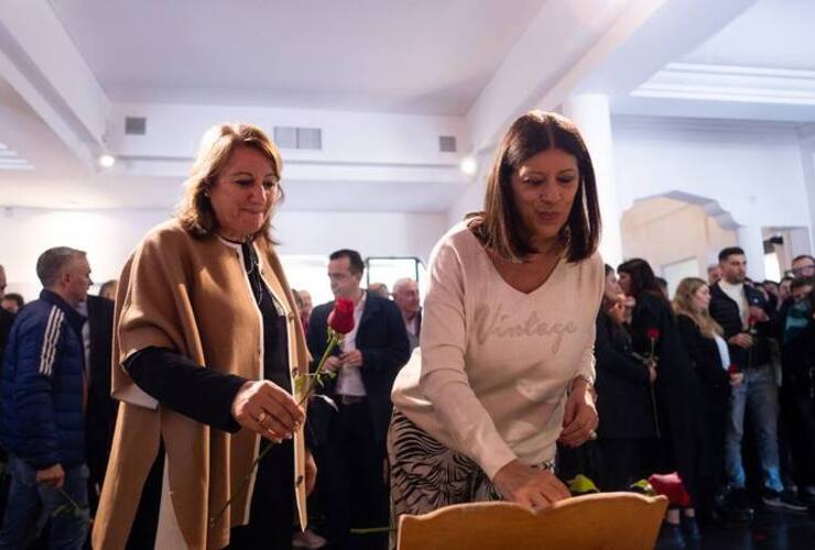 Imagen de Emotivo homenaje del Partido Socialista a Miguel Lifschitz a tres a&ntilde;os de su muerte