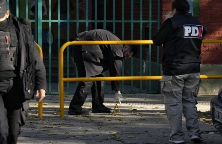 El segundo hecho ocurrió en Constitución al 3200, donde está el establecimiento educativo "Gendarmería Nacional" (Alan Monzón)