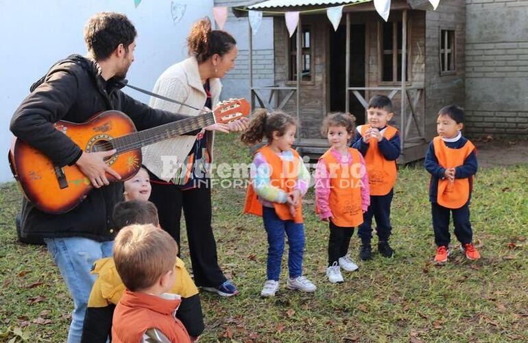 Imagen de El Centro de Cuidado Infantil visitó el Jardín Maternal Babataky