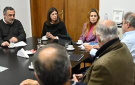 Imagen de Clara Garc&iacute;a y Lionella Cattalini impulsan un proyecto para priorizar el "Compre Santafesino" en defensa de la producci&oacute;n y el trabajo local