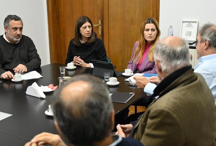 Imagen de Clara Garc&iacute;a y Lionella Cattalini impulsan un proyecto para priorizar el "Compre Santafesino" en defensa de la producci&oacute;n y el trabajo local