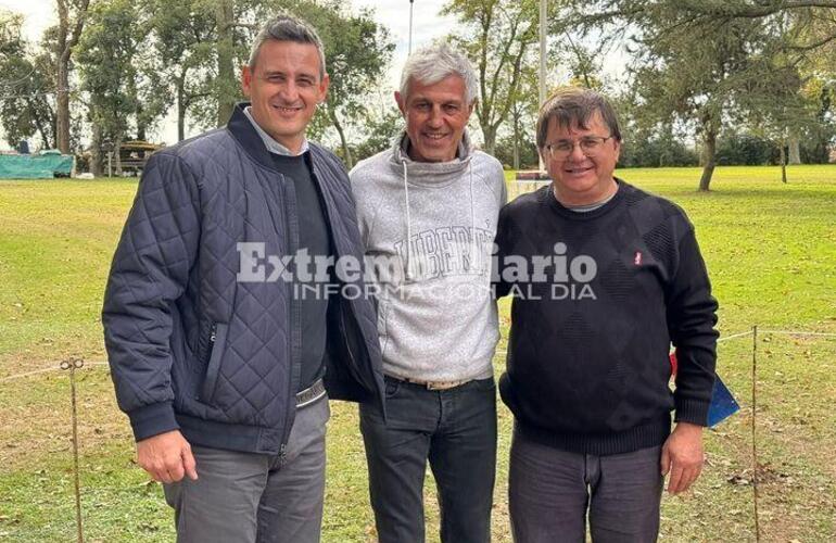 Imagen de Ciro Seisas visitó el campo de deportes de Albarellos