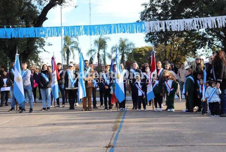 Imagen de Fighiera: Se realizó el acto oficial por el 214° aniversario de la Revolución de Mayo