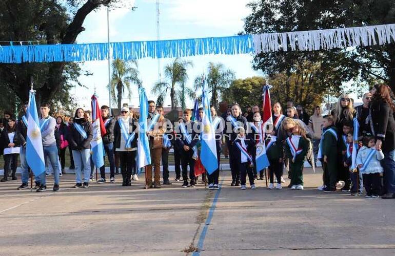 Imagen de Fighiera: Se realizó el acto oficial por el 214° aniversario de la Revolución de Mayo