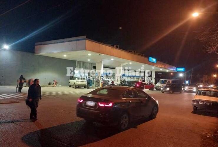 Imagen de Aumento de combustibles genera congestión en estación de servicio