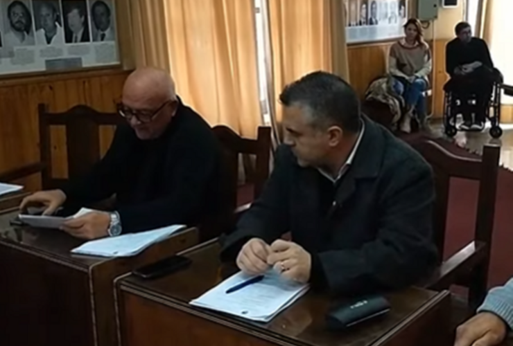 Los concejales St&eacute;fano y Attoresi este martes en la sesi&oacute;n p&uacute;blica.