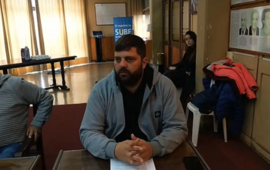 Sebasti&aacute;n Ghione durante la exposici&oacute;n hoy en el recinto.