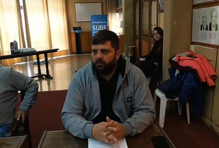 Sebasti&aacute;n Ghione durante la exposici&oacute;n hoy en el recinto.