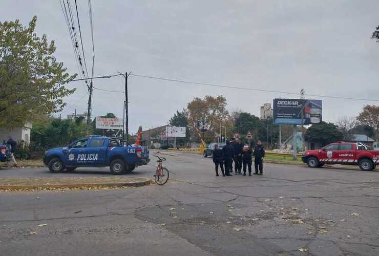 El accidente fue a pocos metros del paso a nivel.