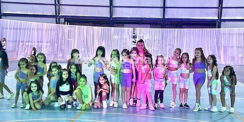 El grupo de Ritmos a cargo de la profe Edith Folio.