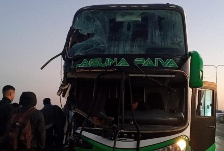 As&iacute; qued&oacute; el frente del colectivo. (Bomberos Zapadores)