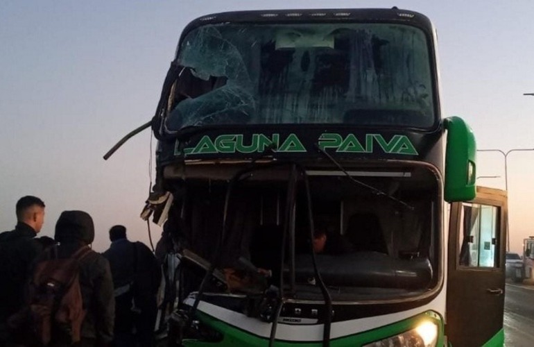 As&iacute; qued&oacute; el frente del colectivo. (Bomberos Zapadores)