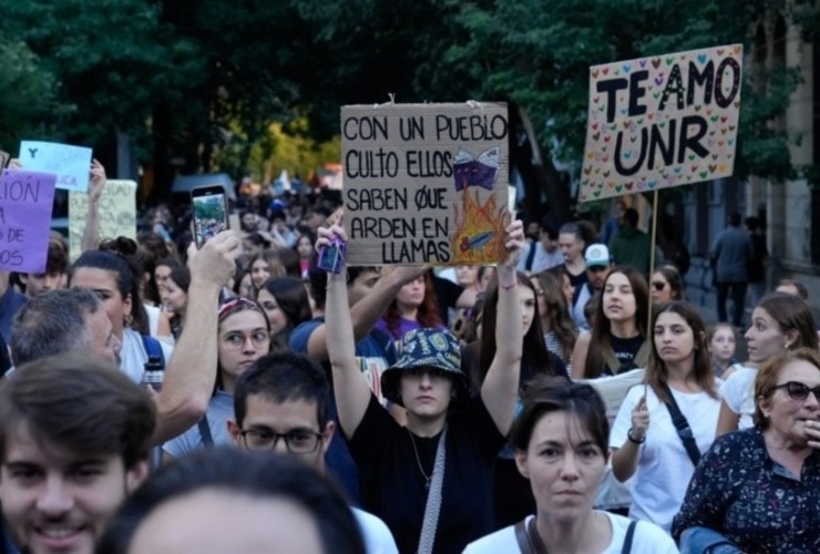 Las universidades de todo el pa&iacute;s realizar&aacute;n un cese de actividades en demanda de una discusi&oacute;n salarial. (Alan Monz&oacute;n/Rosario3)