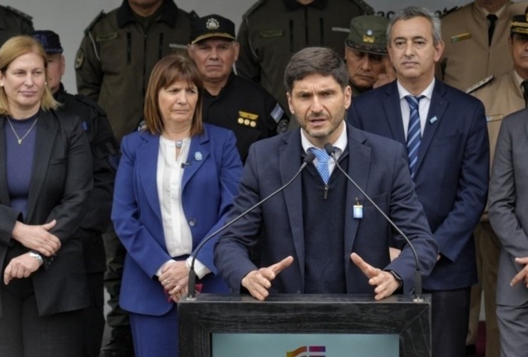 Pullaro dio su discurso este martes en Rosario, respaldado por Bullrich y Javkin (Alan Monzón/Rosario3)