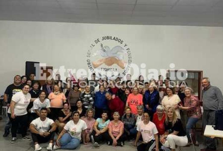 Imagen de Fighiera: Se realizó una jornada recreativa para abuelos