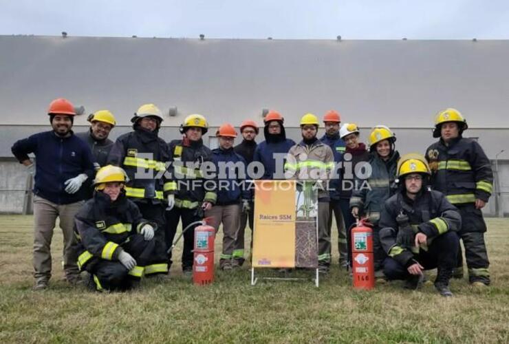 Imagen de Los Bomberos Voluntarios capacitaron al personal de ADM Agro