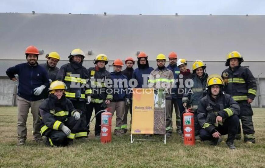 Imagen de Los Bomberos Voluntarios capacitaron al personal de ADM Agro