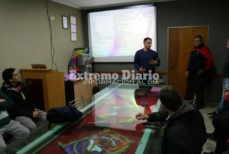 Imagen de Elias Mustafa brindó una capacitación en el cuartel de Bomberos Voluntarios