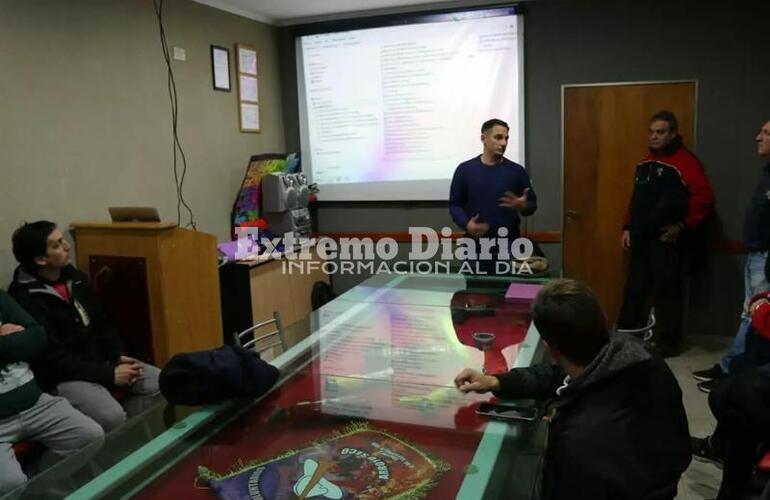 Imagen de Elias Mustafa brindó una capacitación en el cuartel de Bomberos Voluntarios