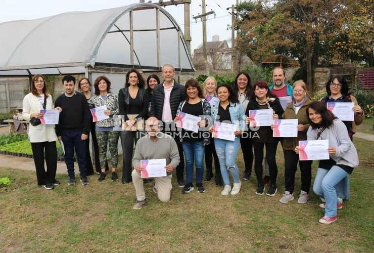 Imagen de Final y entrega de diplomas por el segundo Curso de Huerta Orgánica Domiciliaria