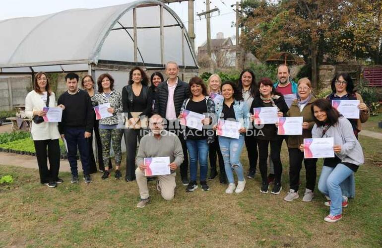 Imagen de Final y entrega de diplomas por el segundo Curso de Huerta Orgánica Domiciliaria