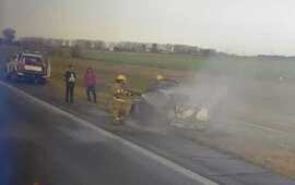 Imagen de Incendio de un autom&oacute;vil sobre autopista