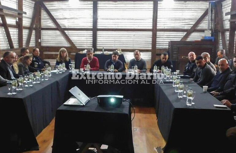 Imagen de Reuni&oacute;n para coordinar los cortes de la Ruta N&deg;21 a la altura del arroyo Fr&iacute;as
