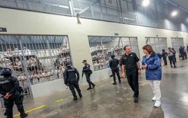 Imagen de Bullrich visit&oacute; El Salvador: tom&oacute; ideas para reforzar la seguridad y se reunir&aacute; con Bukele