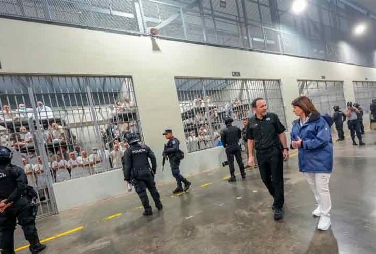 Imagen de Bullrich visitó El Salvador: tomó ideas para reforzar la seguridad y se reunirá con Bukele