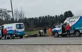Imagen de Accidente en Ruta Provincial 21: Motociclista colisiona con caballos sueltos y sufre m&uacute;ltiples fracturas