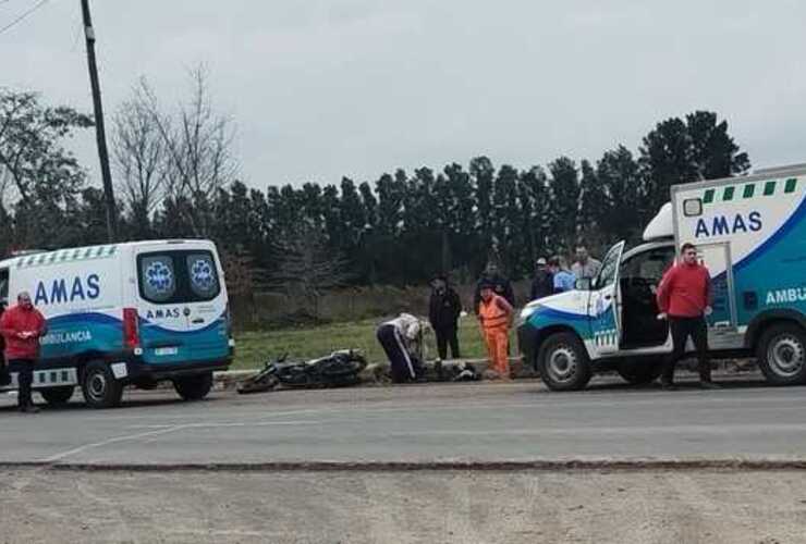Imagen de Accidente en Ruta Provincial 21: Motociclista colisiona con caballos sueltos y sufre m&uacute;ltiples fracturas
