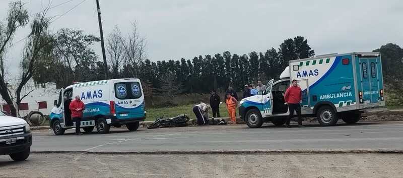 Imagen de Accidente en Ruta Provincial 21: Motociclista colisiona con caballos sueltos y sufre m&uacute;ltiples fracturas