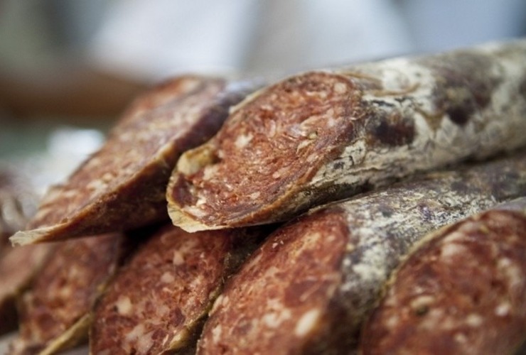 Al menos 39 casos de triquinosis en Acebal afectan a personas que compraron en una carnicer&iacute;a de elaboraci&oacute;n local.