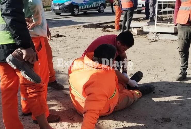 El momento en que los heridos eran asistidos por AMAS.