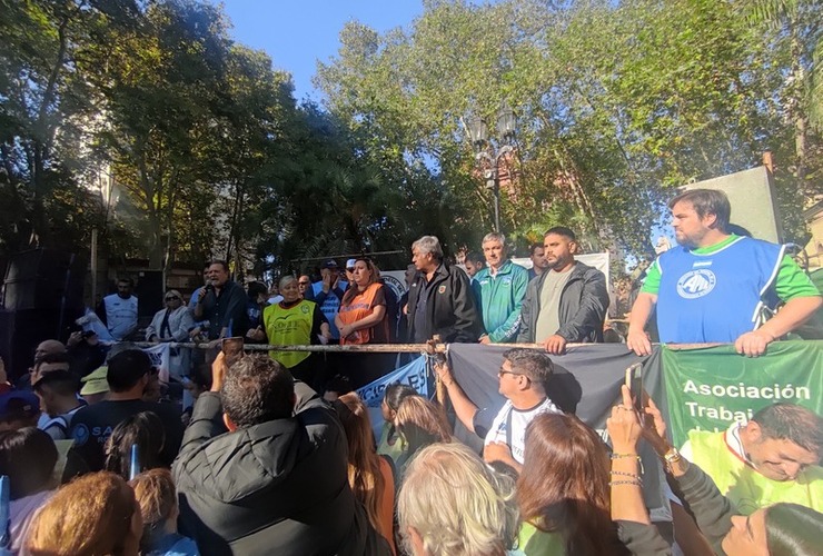 Imagen de Dur&iacute;simo comunicado de la Intersindical Rosario sobre la visita de Javier Milei a Rosario