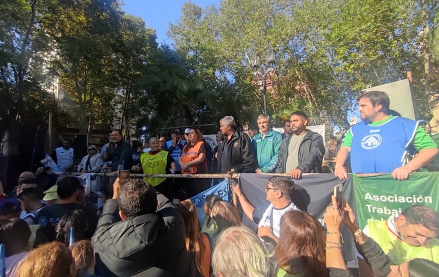 Imagen de Dur&iacute;simo comunicado de la Intersindical Rosario sobre la visita de Javier Milei a Rosario