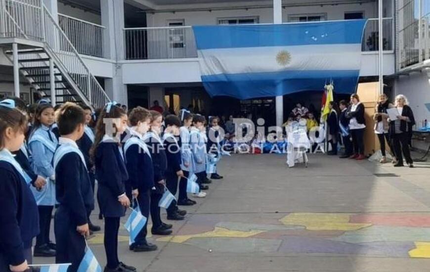 Imagen de Escuela Santa Luc&iacute;a: Jornada especial por el D&iacute;a de la Bandera