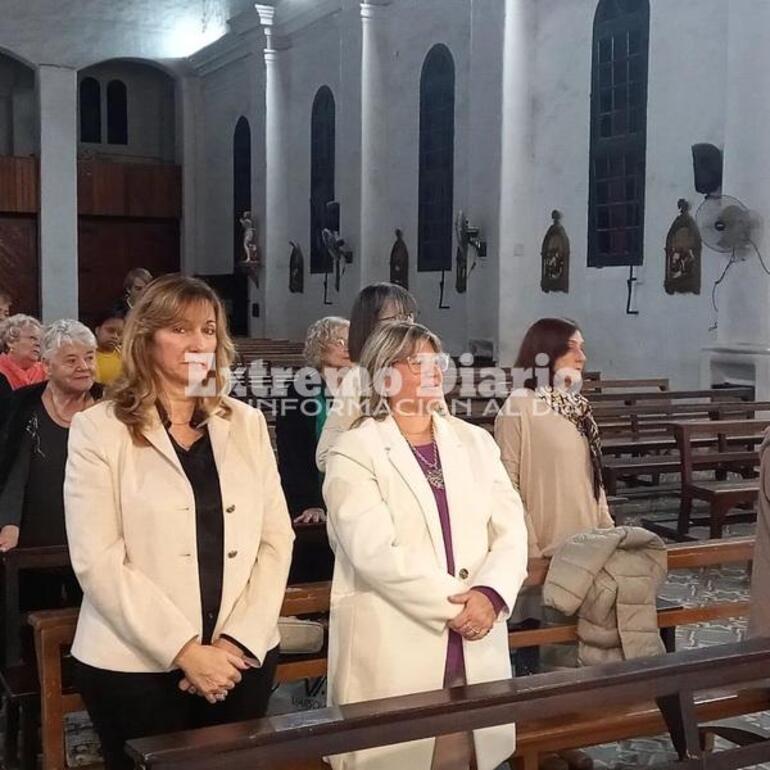 Imagen de La Escuela Santa Lucía celebró la jubilación de Gabriela Di Libero y Claudia Leonzio