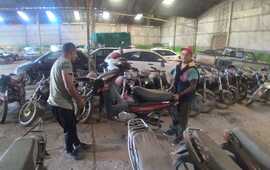 La retir&oacute; sin las ruedas y con otros faltantes